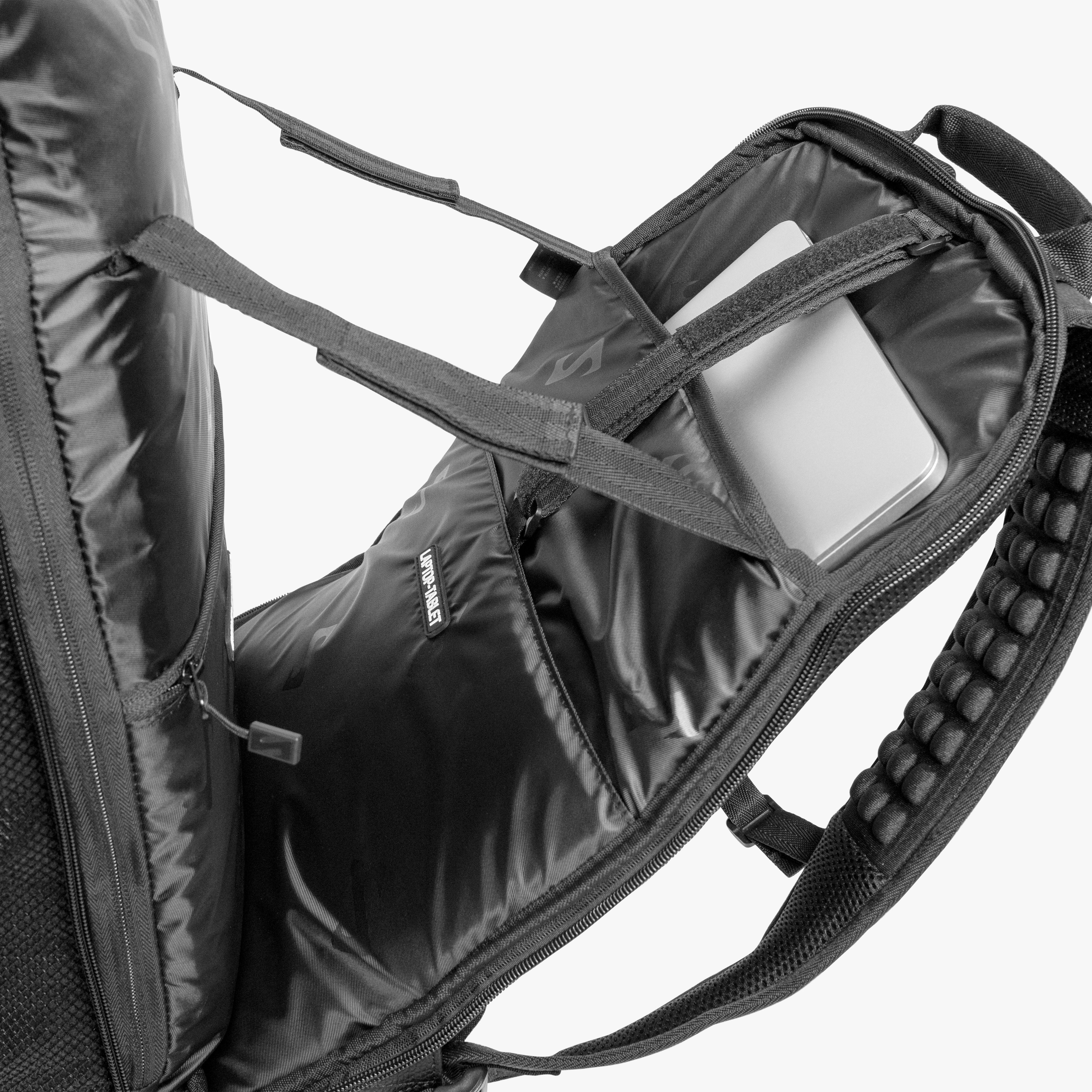 BACKPACK PRO 35L - VEGAN LEATHER SYNERSKIN™