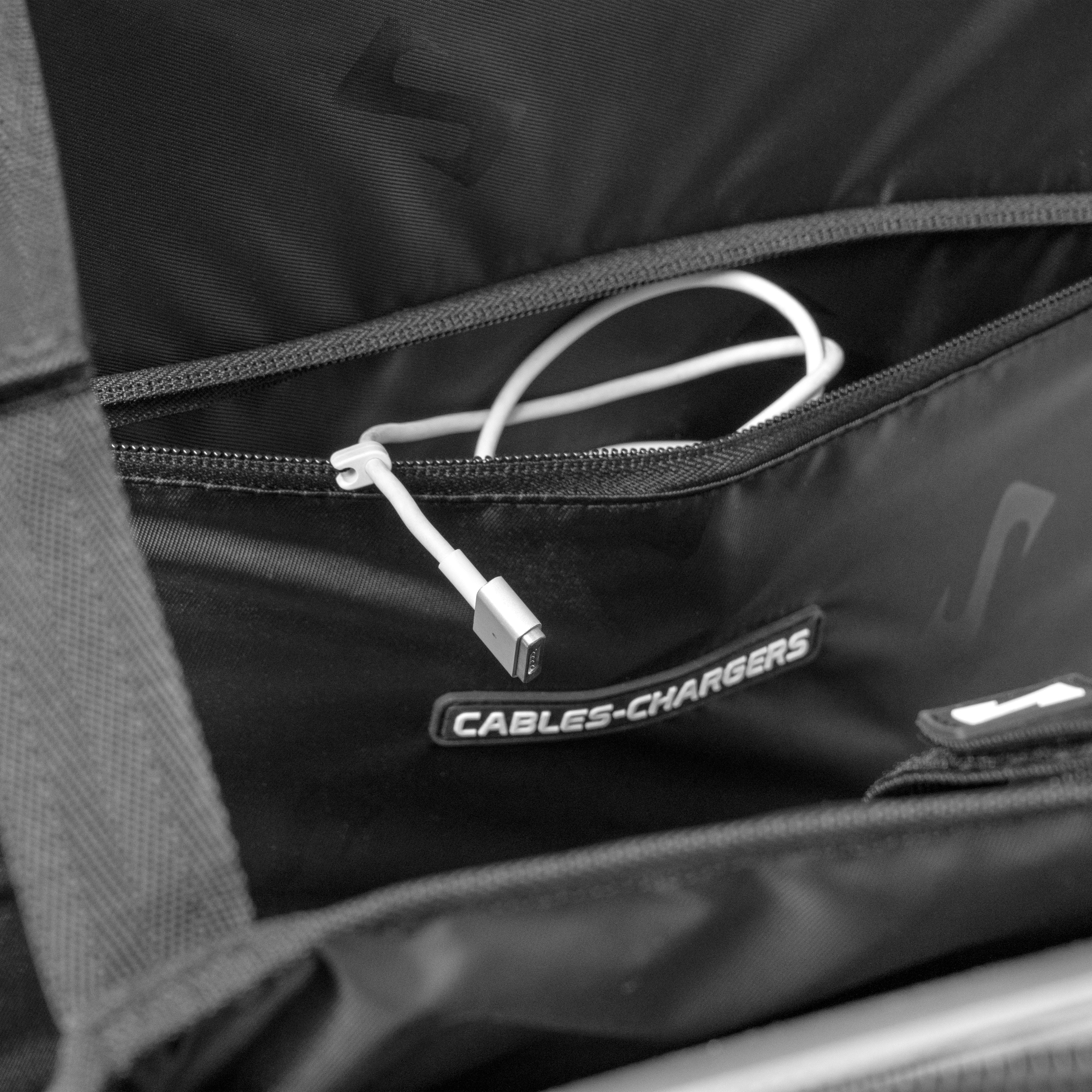 BACKPACK PRO 35L - VEGAN LEATHER SYNERSKIN™